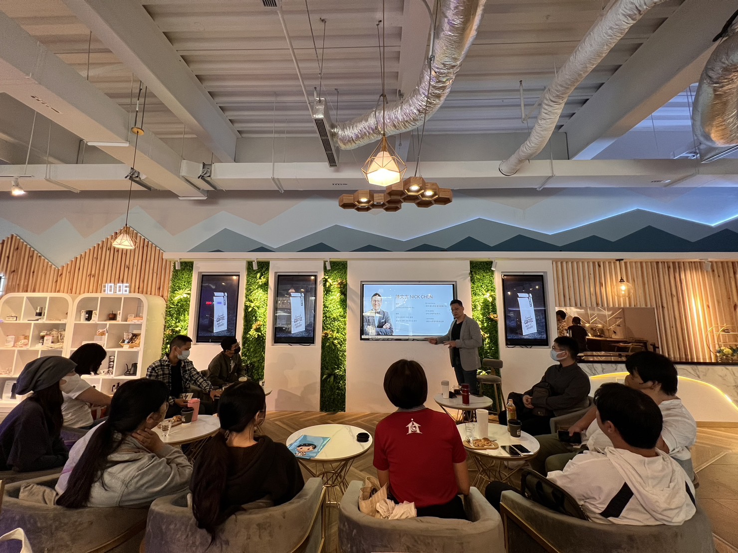 DYC 打咖啡 多功能會議討論區